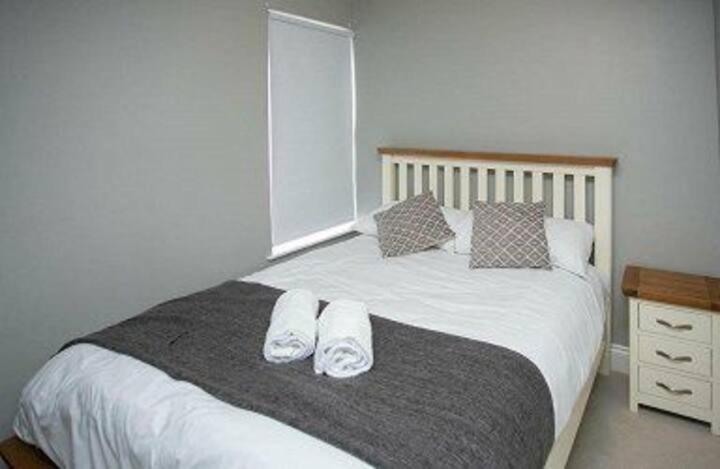 Amazing 3 Bedroom Home, Prime Bt1 Postcode And Centre Location Дом отдыха